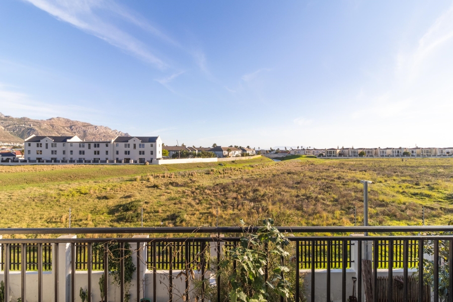 To Let 2 Bedroom Property for Rent in Gordons Bay Central Western Cape